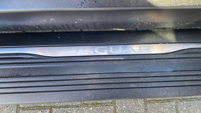 Jaguar F-Pace 2.0 D200 R-Dynamic Black 5dr Auto AWD Diesel Estate